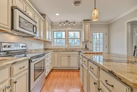 Kitchen - 525 Cheyenne Road Bristol Va 24201, Bristol, VA 24201 photo 4 of 6
