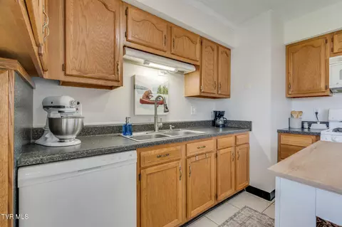 Kitchen - 631 S Elm Avenue Erwin Tn 37650, Erwin, TN 37650 photo 3 of 3
