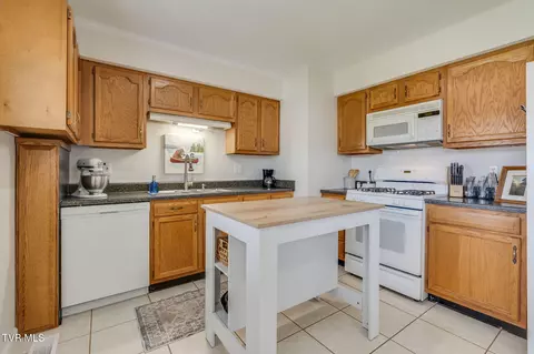 Kitchen - 631 S Elm Avenue Erwin Tn 37650, Erwin, TN 37650 photo 2 of 3