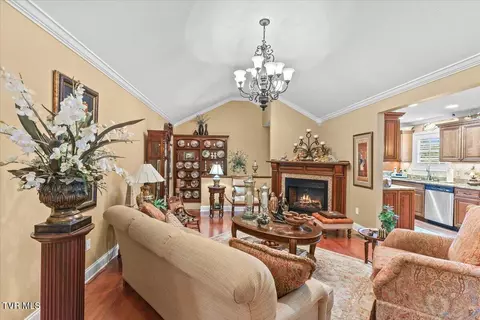 Living - 216 Bridgewater Court Gray Tn 37615, Gray, TN 37615 photo 3 of 8