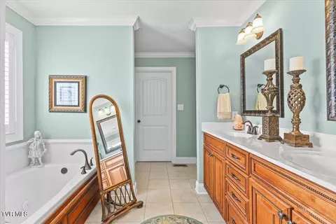 Bath - 216 Bridgewater Court Gray Tn 37615, Gray, TN 37615 photo 3 of 6