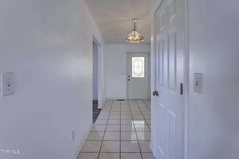 Entry Way - 25 Briar Patch Lane Greeneville Tn 37745, Greeneville, TN 37745 photo 2 of 3