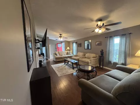 Living - 298 Rabbit Run Lane Dryden Va 24243, Dryden, VA 24243 photo 3 of 3
