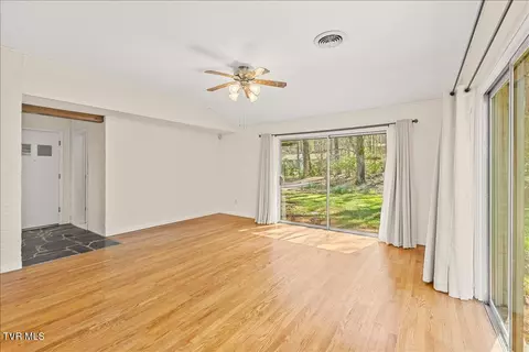 Living - 4 Okeechobee Drive Johnson City Tn 37604, Johnson City, TN 37604 photo 6 of 9