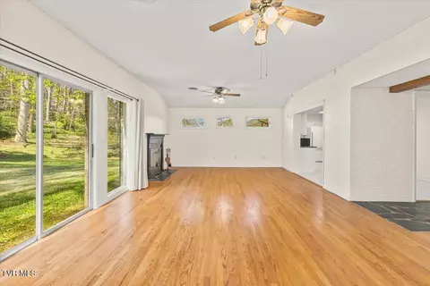 Living - 4 Okeechobee Drive Johnson City Tn 37604, Johnson City, TN 37604 photo 8 of 9