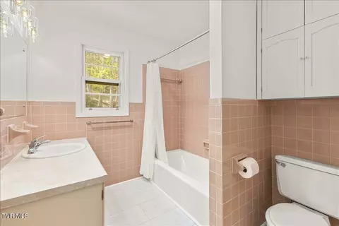 Bath - 4 Okeechobee Drive Johnson City Tn 37604, Johnson City, TN 37604 photo 1 of 5