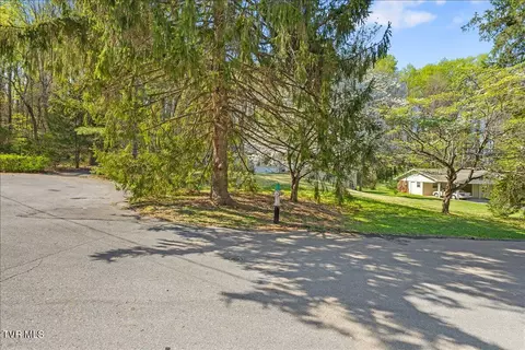 Exterior - 4 Okeechobee Drive Johnson City Tn 37604, Johnson City, TN 37604 photo 3 of 10
