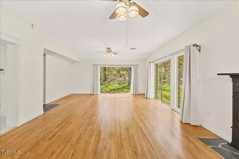 Living - 4 Okeechobee Drive Johnson City Tn 37604, Johnson City, TN 37604 photo 4 of 9