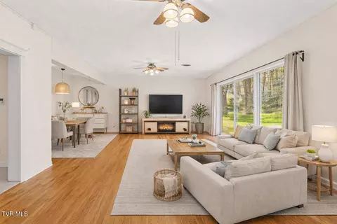 Living - 4 Okeechobee Drive Johnson City Tn 37604, Johnson City, TN 37604 photo 7 of 9