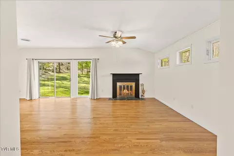 Living - 4 Okeechobee Drive Johnson City Tn 37604, Johnson City, TN 37604 photo 3 of 9