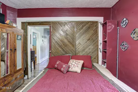 Bedroom - 340 N Mohawk Drive Erwin Tn 37650, Erwin, TN 37650 photo 2 of 2