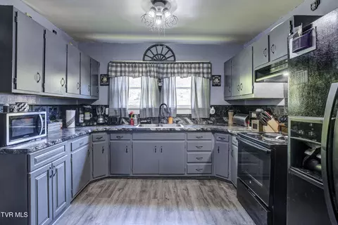Kitchen - 340 N Mohawk Drive Erwin Tn 37650, Erwin, TN 37650 photo 1 of 3