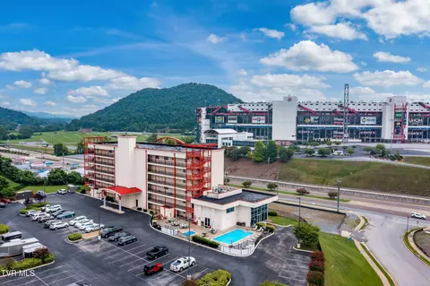 120 Raceday Center Drive 303 Bristol Tn 37620, Bristol, TN 37620