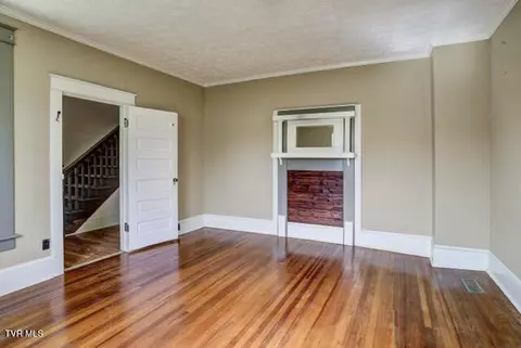 Living - 1427 Highway 93 Fall Branch Tn 37656, Fall Branch, TN 37656 photo 4 of 4