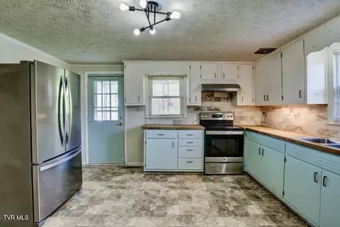 Kitchen - 1427 Highway 93 Fall Branch Tn 37656, Fall Branch, TN 37656 photo 4 of 4