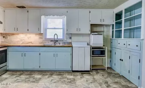 Kitchen - 1427 Highway 93 Fall Branch Tn 37656, Fall Branch, TN 37656 photo 1 of 4