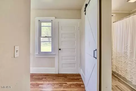 Entry Way - 1427 Highway 93 Fall Branch Tn 37656, Fall Branch, TN 37656 photo 2 of 8