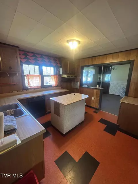 Kitchen - 18 E 3rd Avenue Big Stone Gap Va 24219, Big Stone Gap, VA 24219 photo 2 of 2