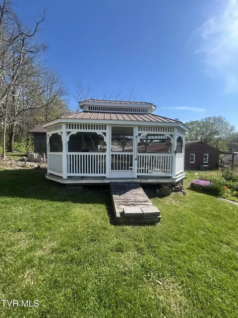 Exterior - 18 E 3rd Avenue Big Stone Gap Va 24219, Big Stone Gap, VA 24219 photo 5 of 12