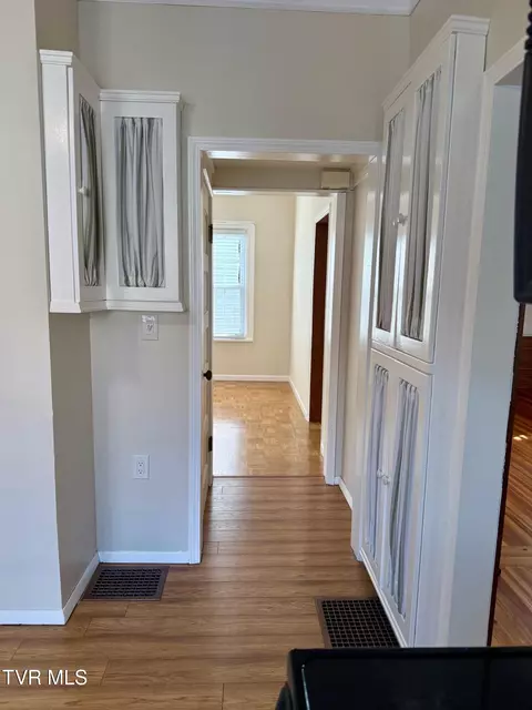 Entry Way - 322 Carolina Avenue Erwin Tn 37650, Erwin, TN 37650 photo 2 of 4