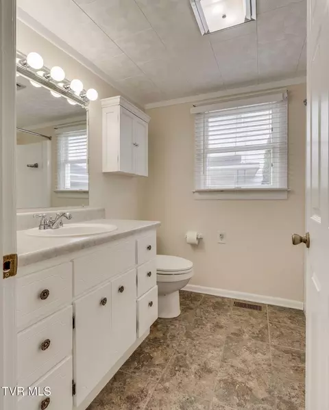 Bath - 322 Carolina Avenue Erwin Tn 37650, Erwin, TN 37650 photo 1 of 6