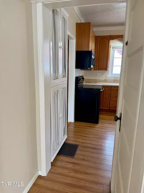 Entry Way - 322 Carolina Avenue Erwin Tn 37650, Erwin, TN 37650 photo 4 of 4