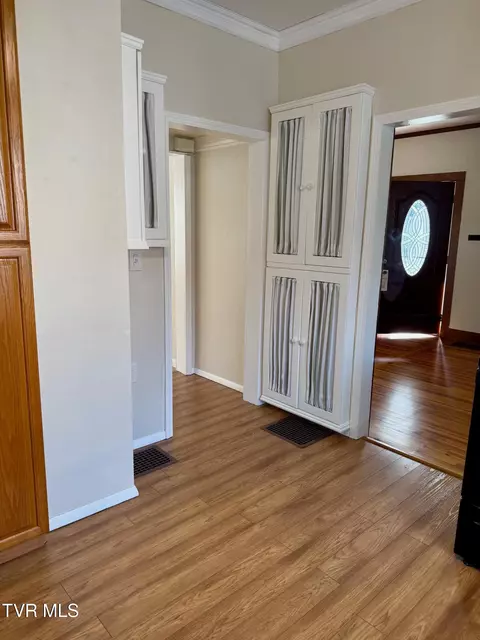 Entry Way - 322 Carolina Avenue Erwin Tn 37650, Erwin, TN 37650 photo 3 of 4