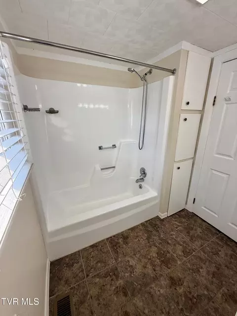 Bath - 322 Carolina Avenue Erwin Tn 37650, Erwin, TN 37650 photo 3 of 6