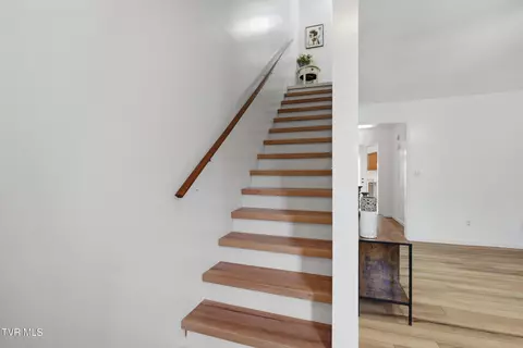 Entry Way - 44 Tulip Grove Circle Apt 3 Bristol Tn 37620, Bristol, TN 37620 photo 2 of 5