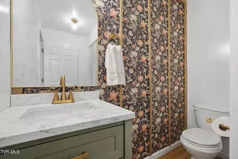 Bath - 44 Tulip Grove Circle Apt 3 Bristol Tn 37620, Bristol, TN 37620 photo 1 of 3