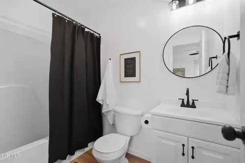 Bath - 44 Tulip Grove Circle Apt 3 Bristol Tn 37620, Bristol, TN 37620 photo 2 of 3