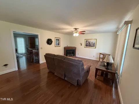 Living - 839 Deerfield Lane Hampton Tn 37658, Hampton, TN 37658 photo 2 of 3