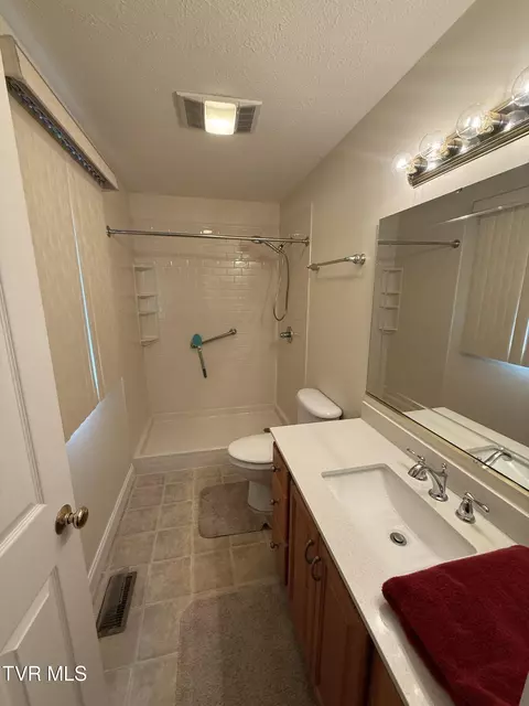 Bath - 839 Deerfield Lane Hampton Tn 37658, Hampton, TN 37658 photo 4 of 4