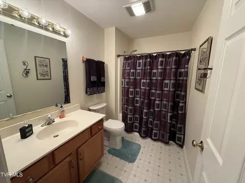 Bath - 839 Deerfield Lane Hampton Tn 37658, Hampton, TN 37658 photo 2 of 4