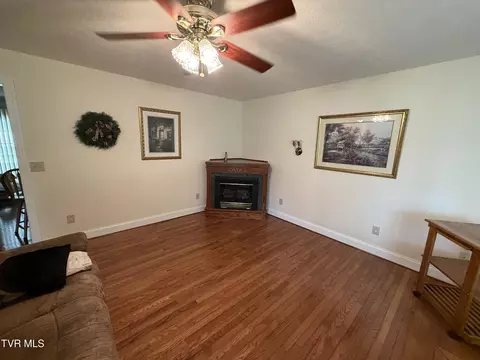 Living - 839 Deerfield Lane Hampton Tn 37658, Hampton, TN 37658 photo 3 of 3