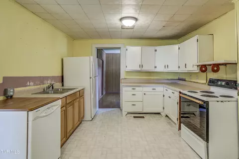 Kitchen - 630 Vinton Avenue Erwin Tn 37650, Erwin, TN 37650 photo 1 of 4