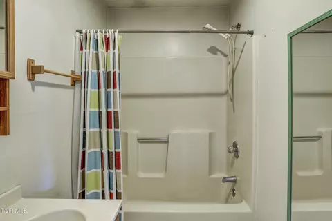 Bath - 630 Vinton Avenue Erwin Tn 37650, Erwin, TN 37650 photo 4 of 4