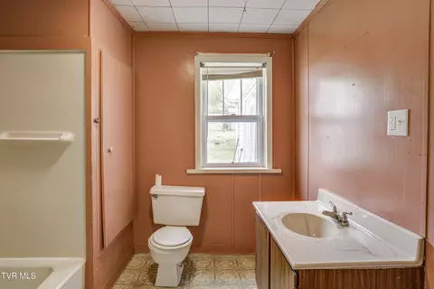 Bath - 630 Vinton Avenue Erwin Tn 37650, Erwin, TN 37650 photo 1 of 4