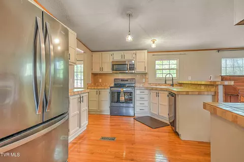 Kitchen - 17548 Havens Rest Road Abingdon Va 24210, Abingdon, VA 24210 photo 2 of 3