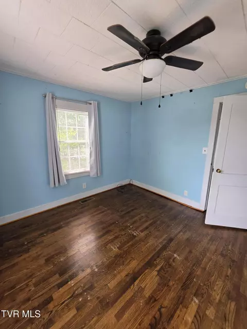 Bedroom - 508 E Barton Ridge Road Greeneville Tn 37745, Greeneville, TN 37745 photo 3 of 5