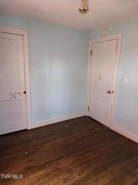 Bedroom - 508 E Barton Ridge Road Greeneville Tn 37745, Greeneville, TN 37745 photo 2 of 5