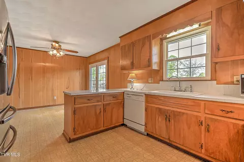 Kitchen - 879 NE Wayne Avenue Abingdon Va 24210, Abingdon, VA 24210 photo 5 of 5