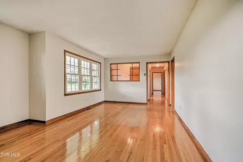 Living - 879 NE Wayne Avenue Abingdon Va 24210, Abingdon, VA 24210 photo 3 of 3