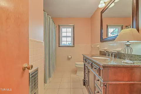 Bath - 879 NE Wayne Avenue Abingdon Va 24210, Abingdon, VA 24210 photo 1 of 2