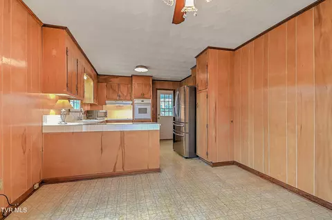 Kitchen - 879 NE Wayne Avenue Abingdon Va 24210, Abingdon, VA 24210 photo 1 of 5