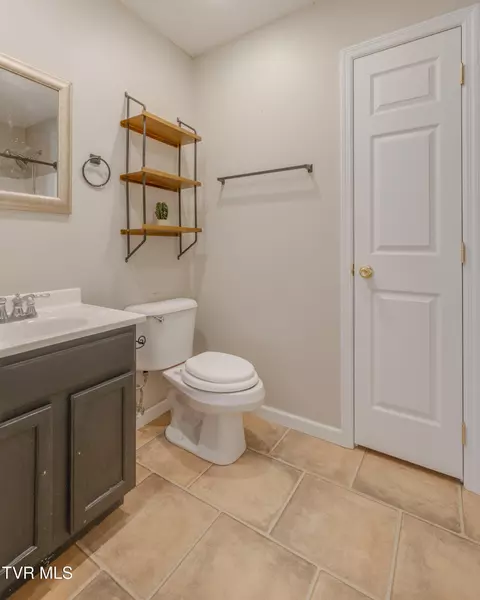 Bath - 154 Sycamore Street Erwin Tn 37650, Erwin, TN 37650 photo 3 of 4