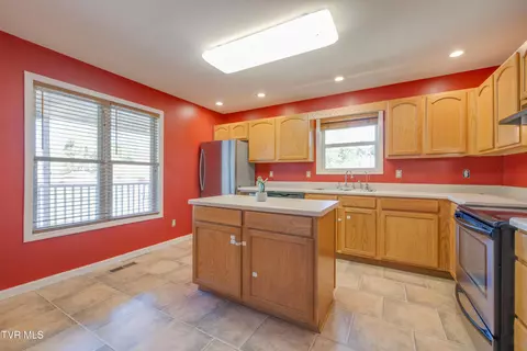 Kitchen - 154 Sycamore Street Erwin Tn 37650, Erwin, TN 37650 photo 2 of 3