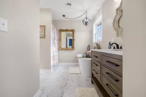 Bath - 1388 Barkley Road Telford Tn 37690, Telford, TN 37690 photo 2 of 3