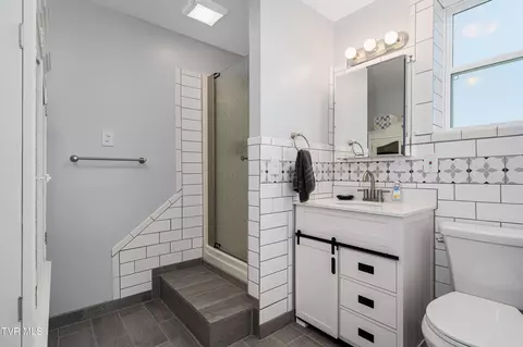 Bath - 530 S Street Erwin Tn 37650, Erwin, TN 37650 photo 1 of 2