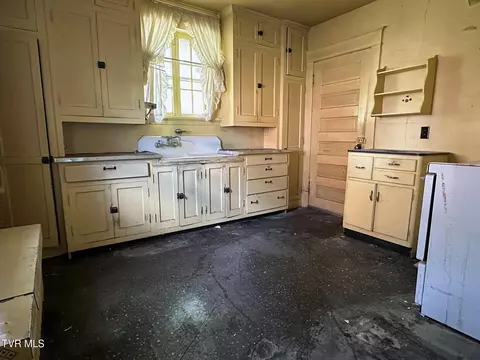 Kitchen - 612 Euclid Avenue Bristol Va 24201, Bristol, VA 24201 photo 1 of 1